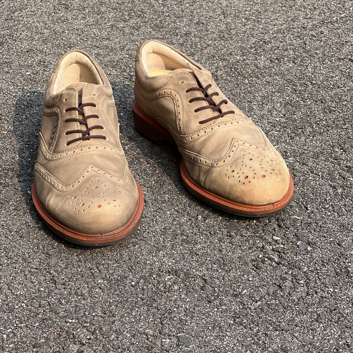 Men’s Ecco Wing-Tip Cleat-less Golf Shoe 44EU • Taupe NuBuck • Hydromax Leather