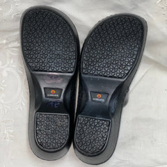 Women’s Lila Non-slip Clog by SureGrip 5.5M Black Croco Patent