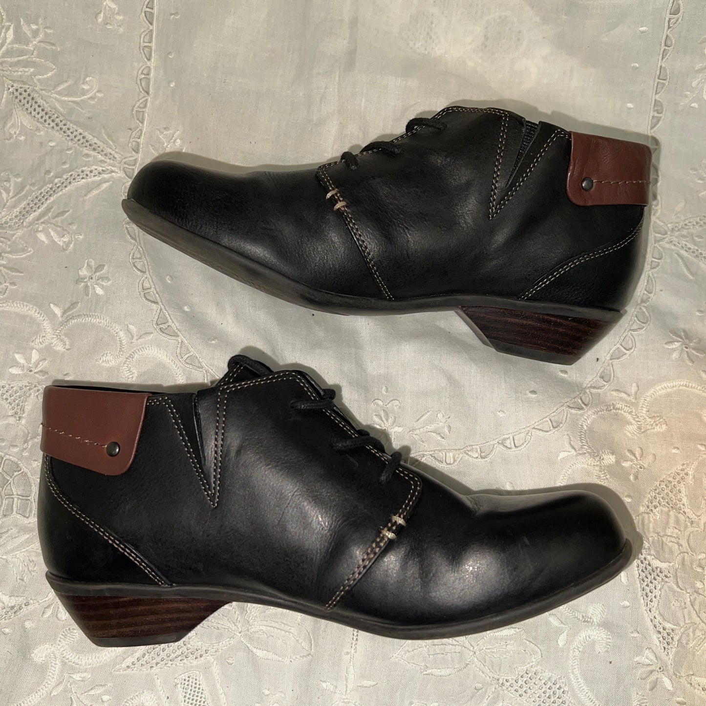 Women's Comfortiva •Rifton• Women's Lace-up Boots - Size 6.5M Black Leather