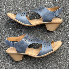 Women’s Comfortiva Felda Sandal 6.5M Blue Leather