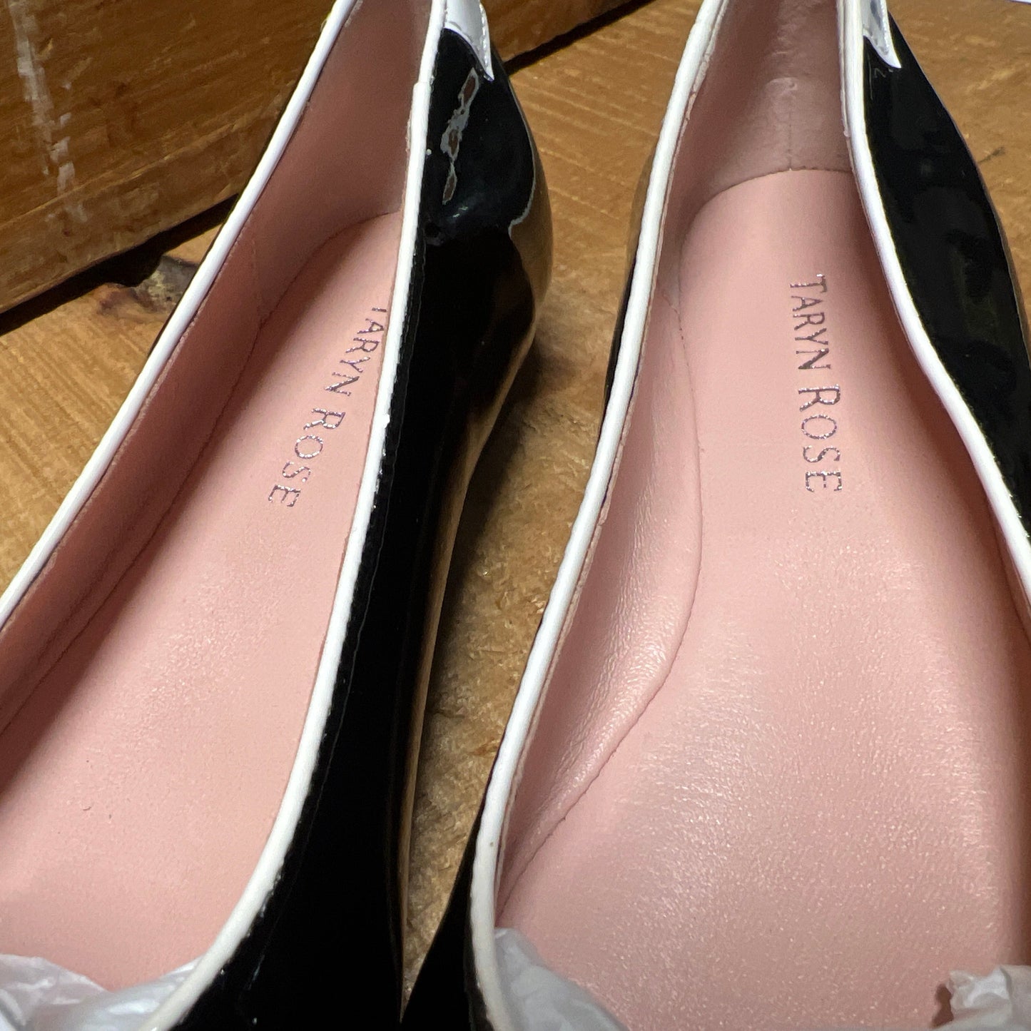 Taryn Rose • Berndt •Slip on 6M Black/White Patent Leather