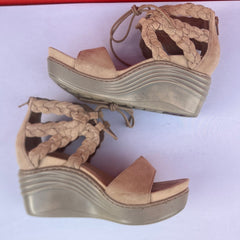 Woman’s Bionica Sunset Platform Sandal 6M Baywater Nubuck leather