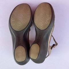 Woman’s Ecco Strappy Wedge Sandal 39M Metallic Leather