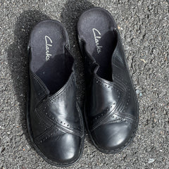 Woman’s Clarks Open-back Clog. 7W Black Leather