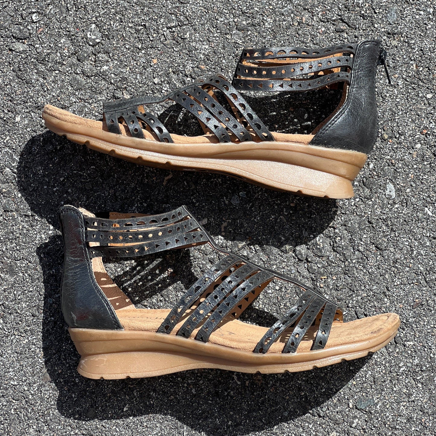 Women’s Comfortiva Kaelin Gladiater Sandal 7.5W Black Leather