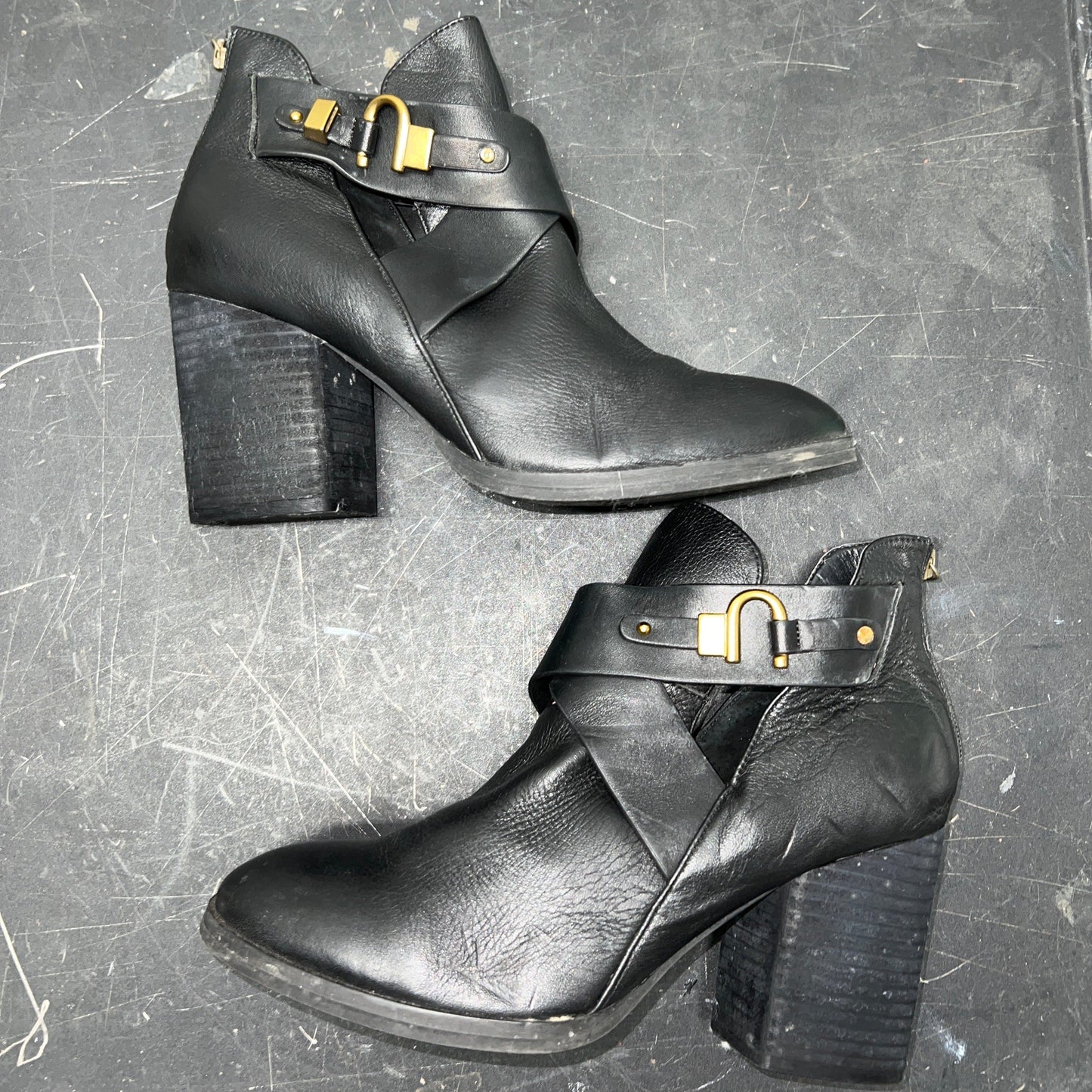 Woman’s Isola Larkin boot 10M black leather