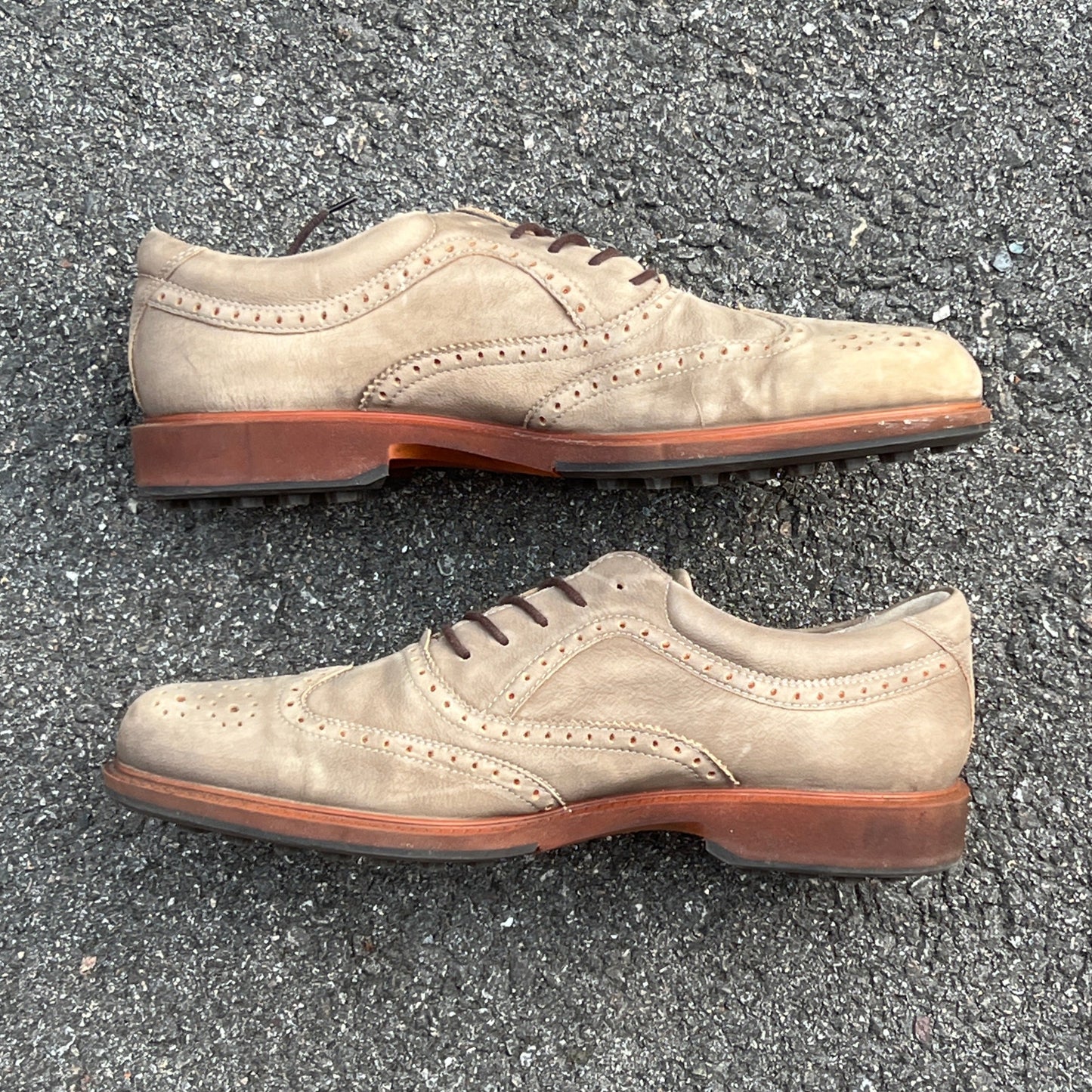 Men’s Ecco Wing-Tip Cleat-less Golf Shoe 44EU • Taupe NuBuck • Hydromax Leather