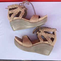 Woman’s Bionica Sunset Platform Sandal 6M Baywater Nubuck leather