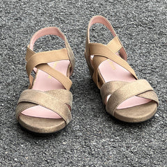 Women’s Taryn Rose •Spiro• Cross Band Sandal 6M Quinoa Metallic Leather/Elastic