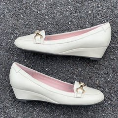 Women’s Taryn Rose •Palmer• Horse-Bit Wedge Slip on 6M Winter White Leather