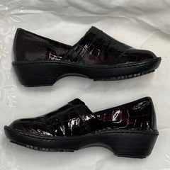 Women’s Lila Non-slip Clog by SureGrip 5.5M Black Croco Patent