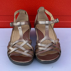 Woman’s Ecco Strappy Wedge Sandal 39M Metallic Leather