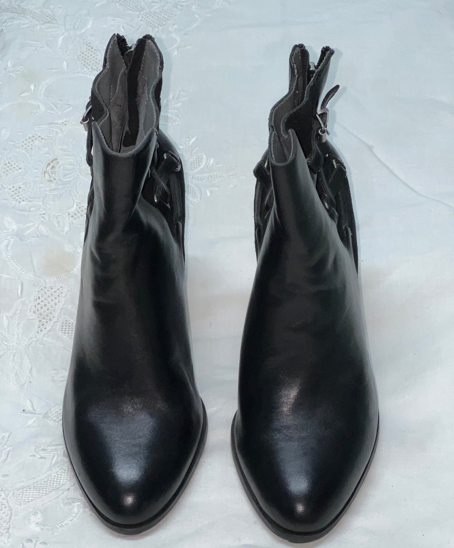 ADRIENNE VITTADINI Women's Trixie Heeled Ankle Bootie 6M Black Leather