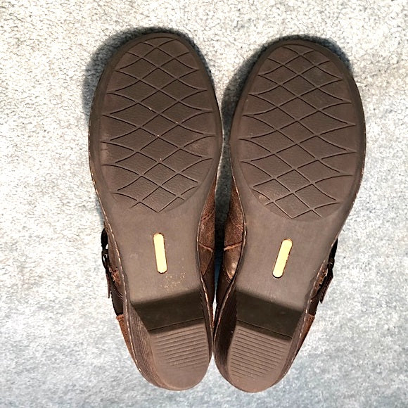 SoftSpots Women's •Saffron• Bootie 8.5M Coffee Leather