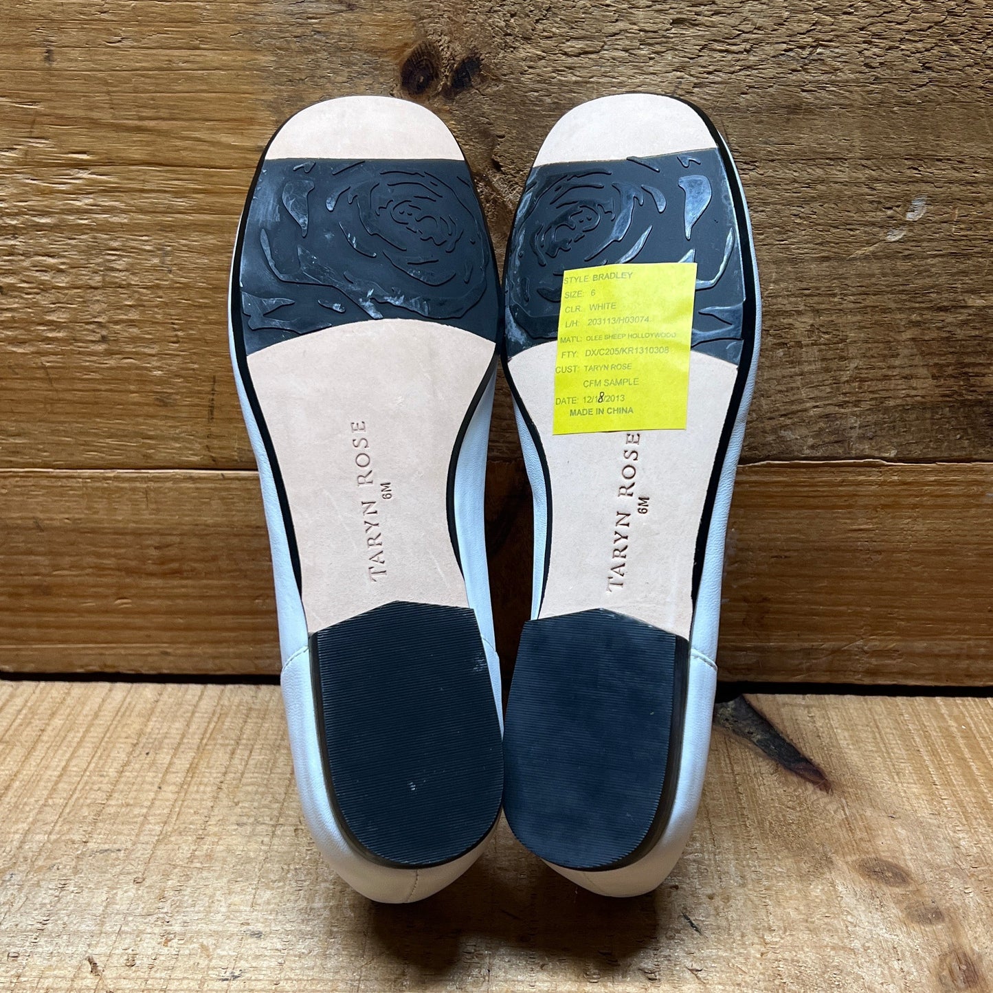 Taryn Rose • Bradley •Slip on  Flat 6M White Leather