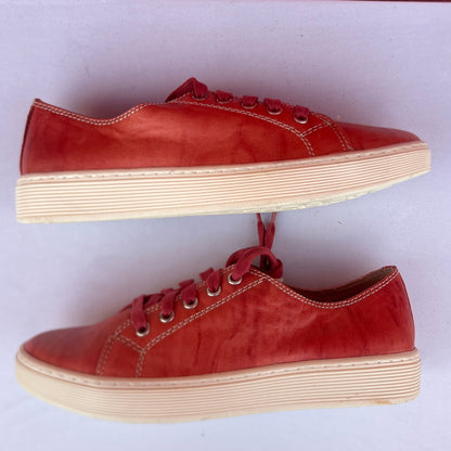 Woman’s Sofft s •Baltazar• Classic Lace-up Sneaker 8.5M Red Distressed Leather