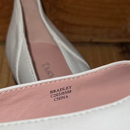 Taryn Rose • Bradley •Slip on  Flat 6M White Leather