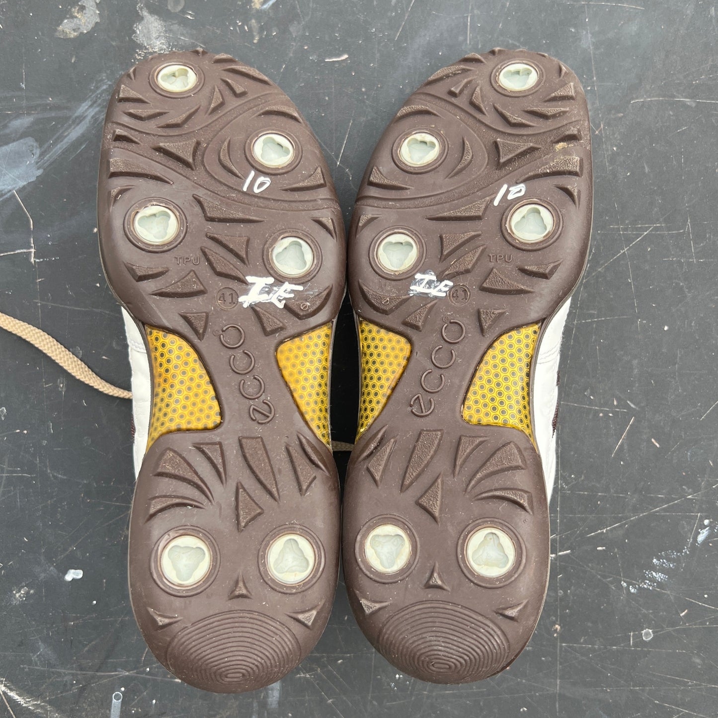 Women’s Ecco Spiked Golf Shoe 41EU White/Tan Embossed Reptile Leather