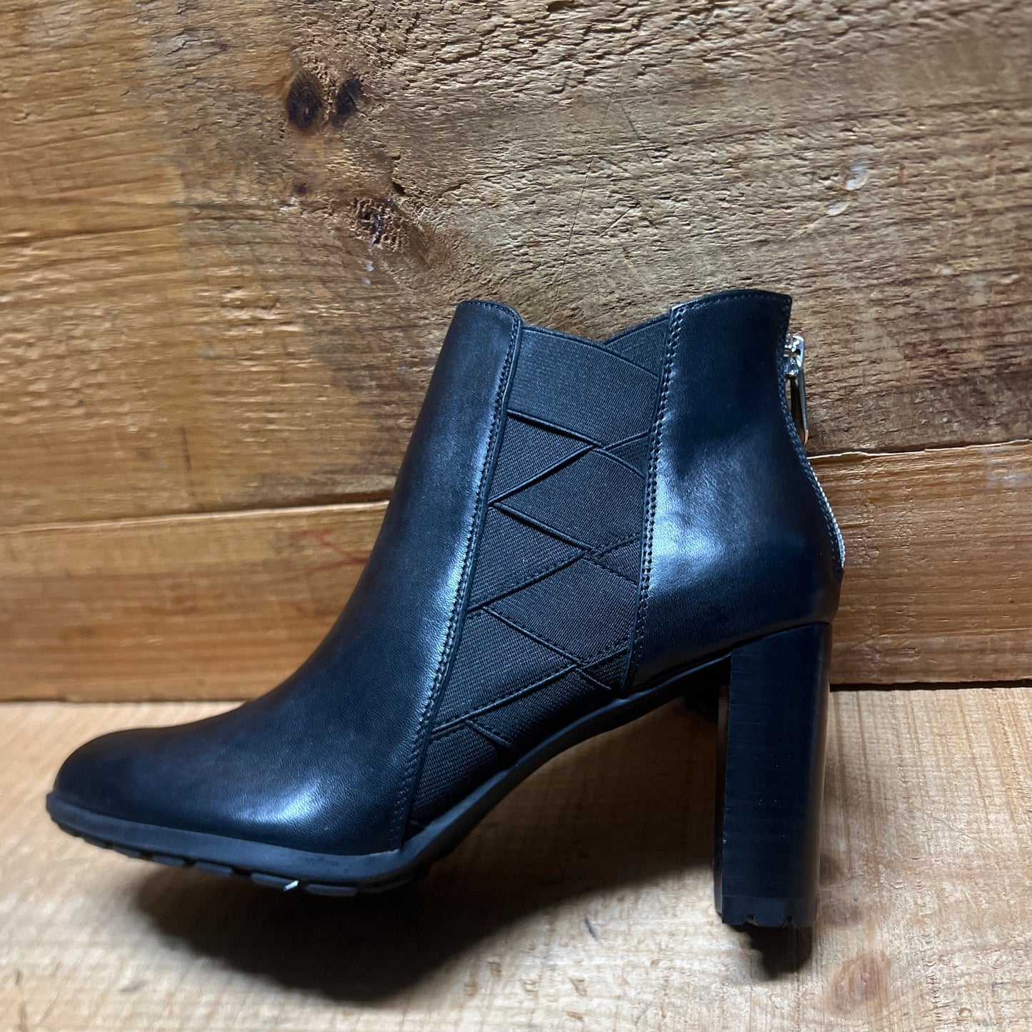 ADRIENNE VITTADINI Women's  •Trinie• Black Leather  Ankle  Bootie 6M