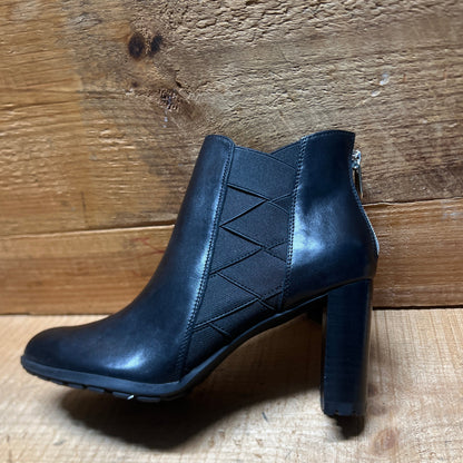 ADRIENNE VITTADINI Women's  •Trinie• Black Leather  Ankle  Bootie 6M