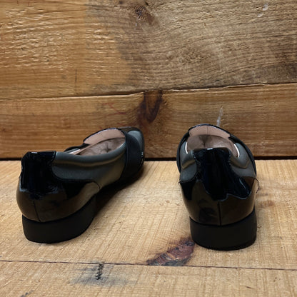 Women’s Taryn Rose-Traveler •Taurus • Elastic-gored Slip on 6M  Pewter leather /Black patent