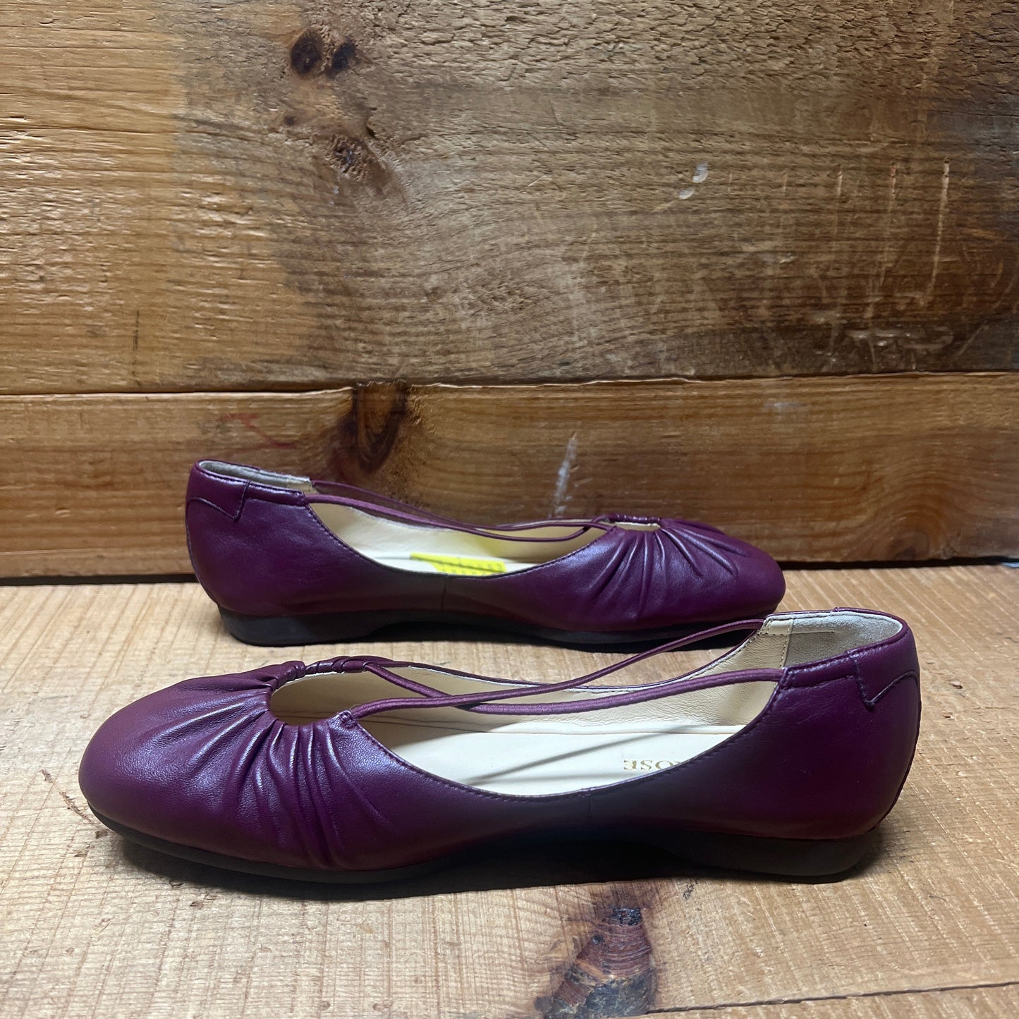 Women’s Taryn Rose •Bryan •Slip on Flat 6M  Port Wine  Leather