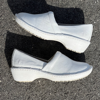 Women’s Lila Non-slip Clog by SureGrip 7.5M White Leather