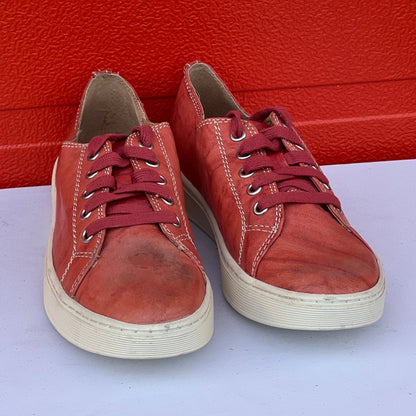 Woman’s Sofft s •Baltazar• Classic Lace-up Sneaker 8.5M Red Distressed Leather