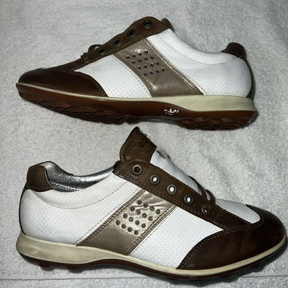 Women’s Ecco Wingtip Spikeless Golf Shoe 38EU  White/Brown/Metallic Leather