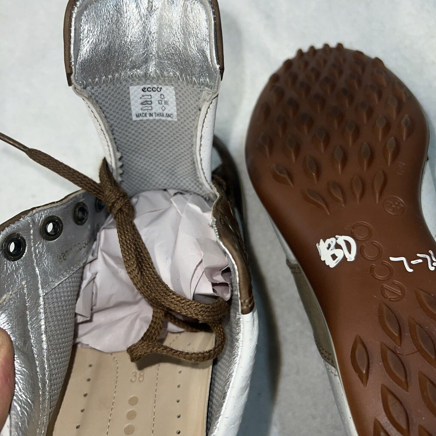 Women’s Ecco Wingtip Spikeless Golf Shoe 38EU  White/Brown/Metallic Leather