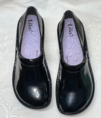 Women’s Lila Non-slip Clog by SureGrip 8.5M Black Patent