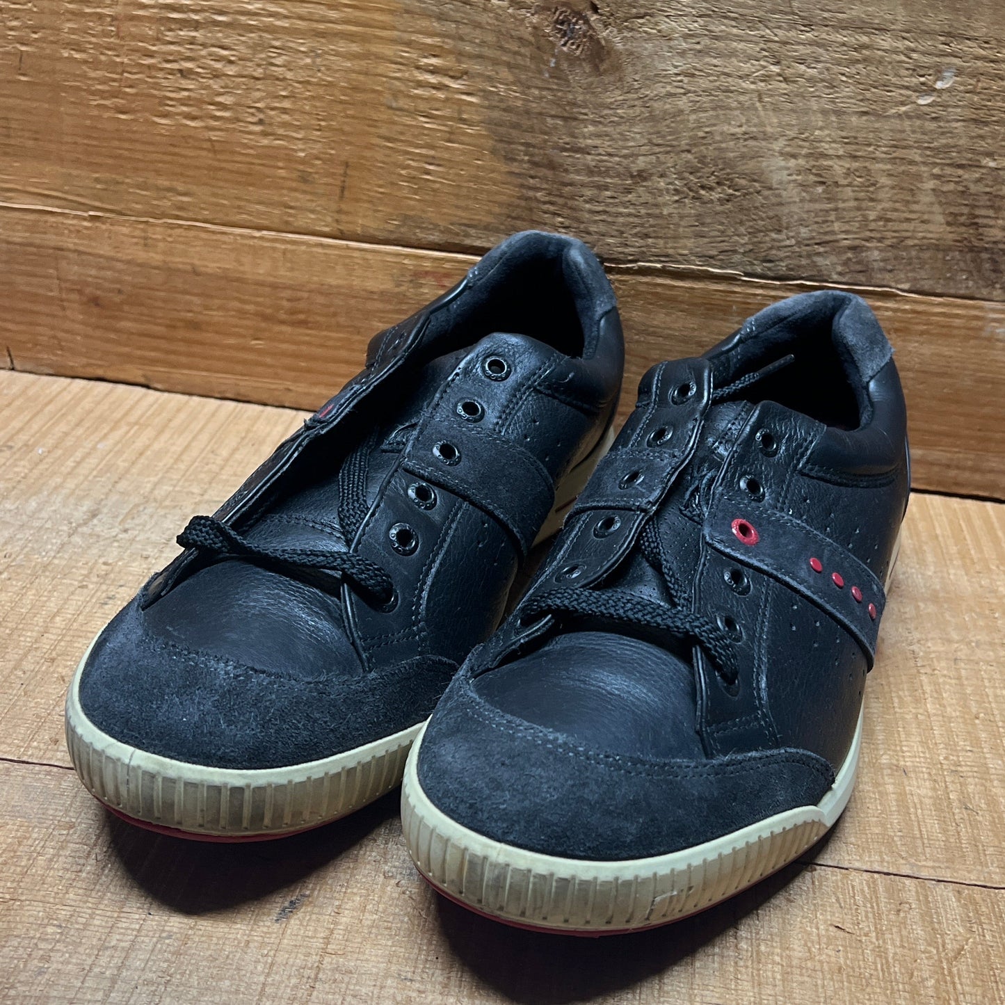 Men’s Ecco Street Premier Cleat-less Golf Shoe 46EU • Black/Red • Leather