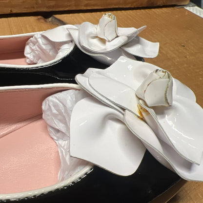 Taryn Rose • Berndt •Slip on 6M  Black/White Patent Leather