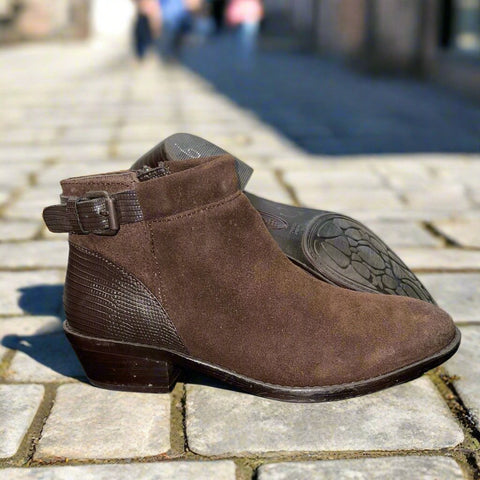 Woman’s Sofft Bootie 6M Brown Suede Leather