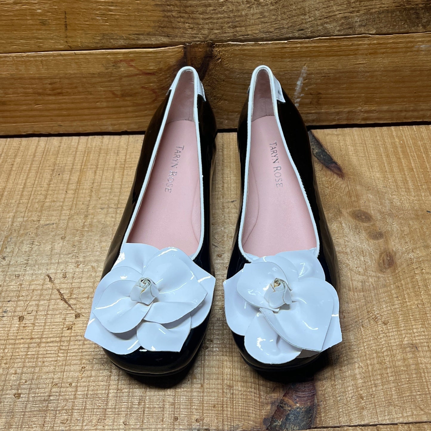 Taryn Rose • Berndt •Slip on 6M  Black/White Patent Leather