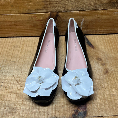 Taryn Rose • Berndt •Slip on 6M  Black/White Patent Leather