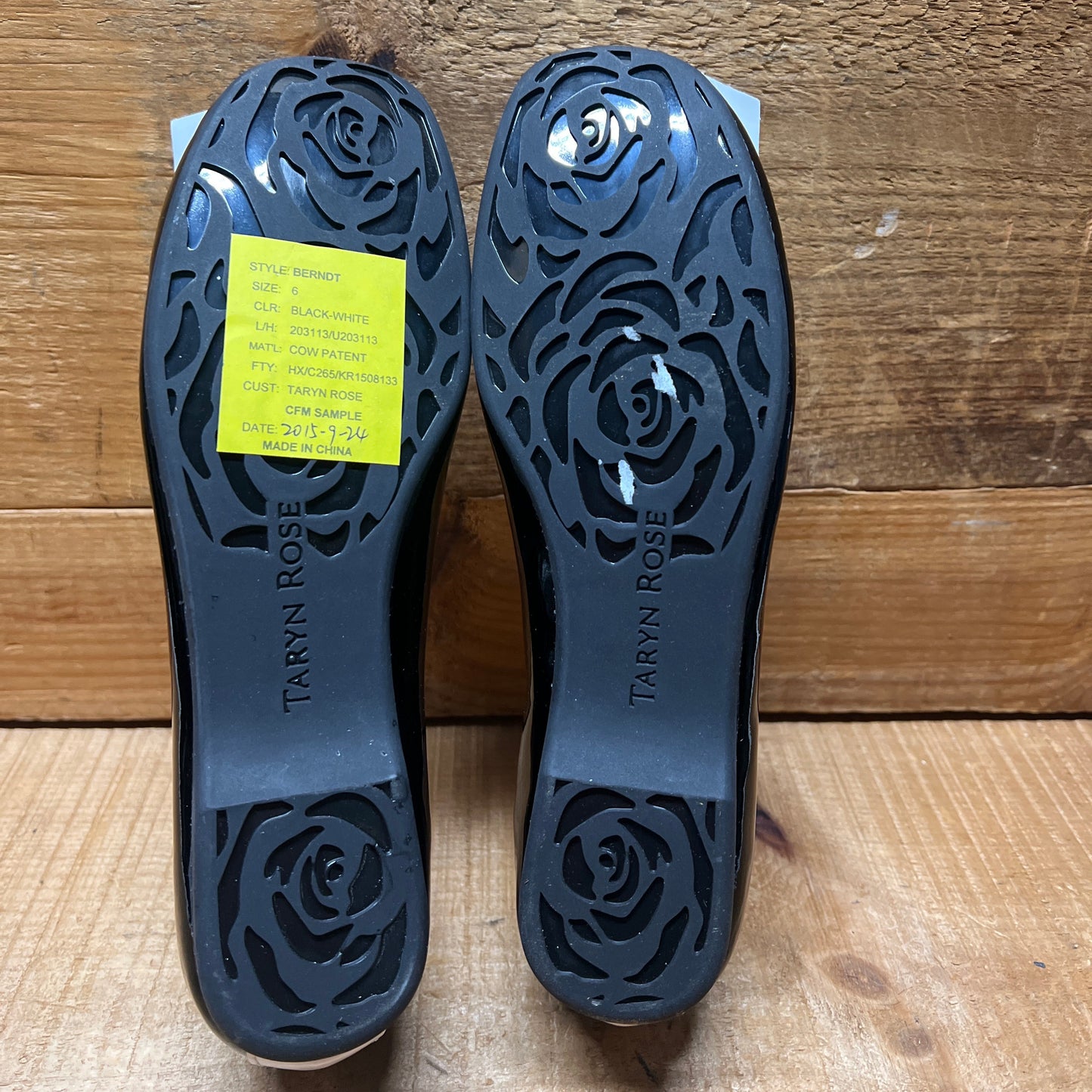 Taryn Rose • Berndt •Slip on 6M  Black/White Patent Leather