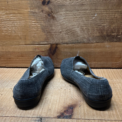 SOFTSPOTS Women's •Amena• Slip-on Black Canvas Skimmer 6.5W