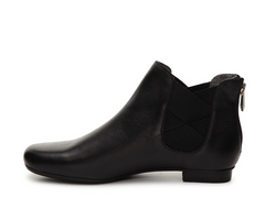 ADRIENNE VITTADINI Women's  •Adley•  Chelsea Boot Black Leather 7M